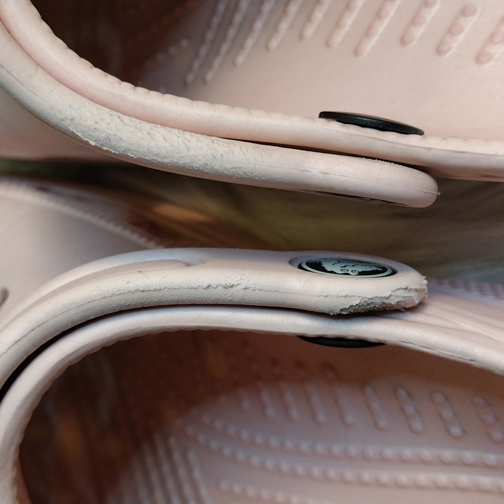 Crocs pink says sz M 1 W 3 will fit a child. - Picture 8 of 8